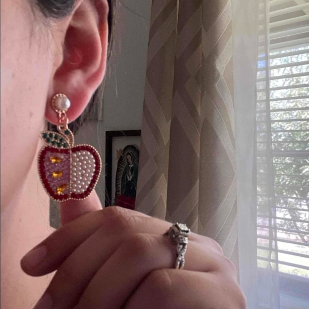 🍎 Apple Earrings 🍎 - Picture 2 of 4